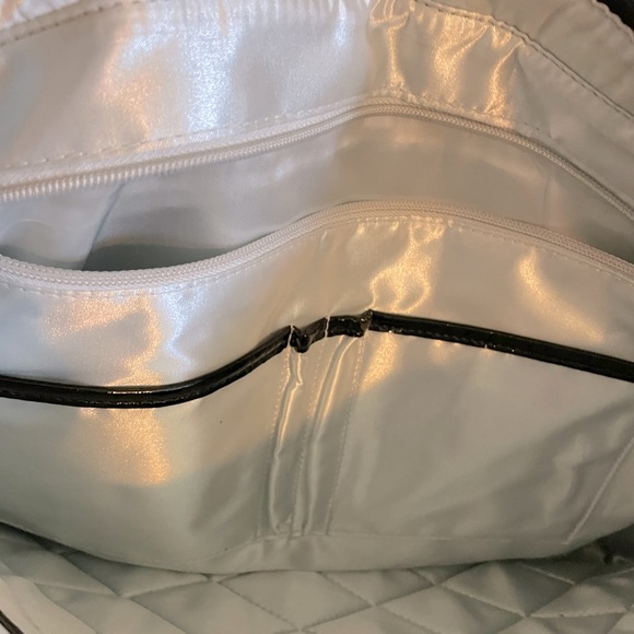 New black insulated tote - Picture 4 of 9